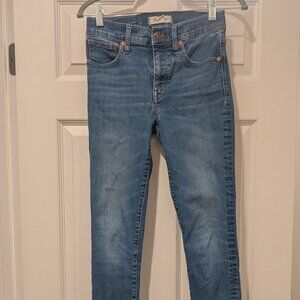 9" Mid-Rise Skinny Jeans in Millis Wash